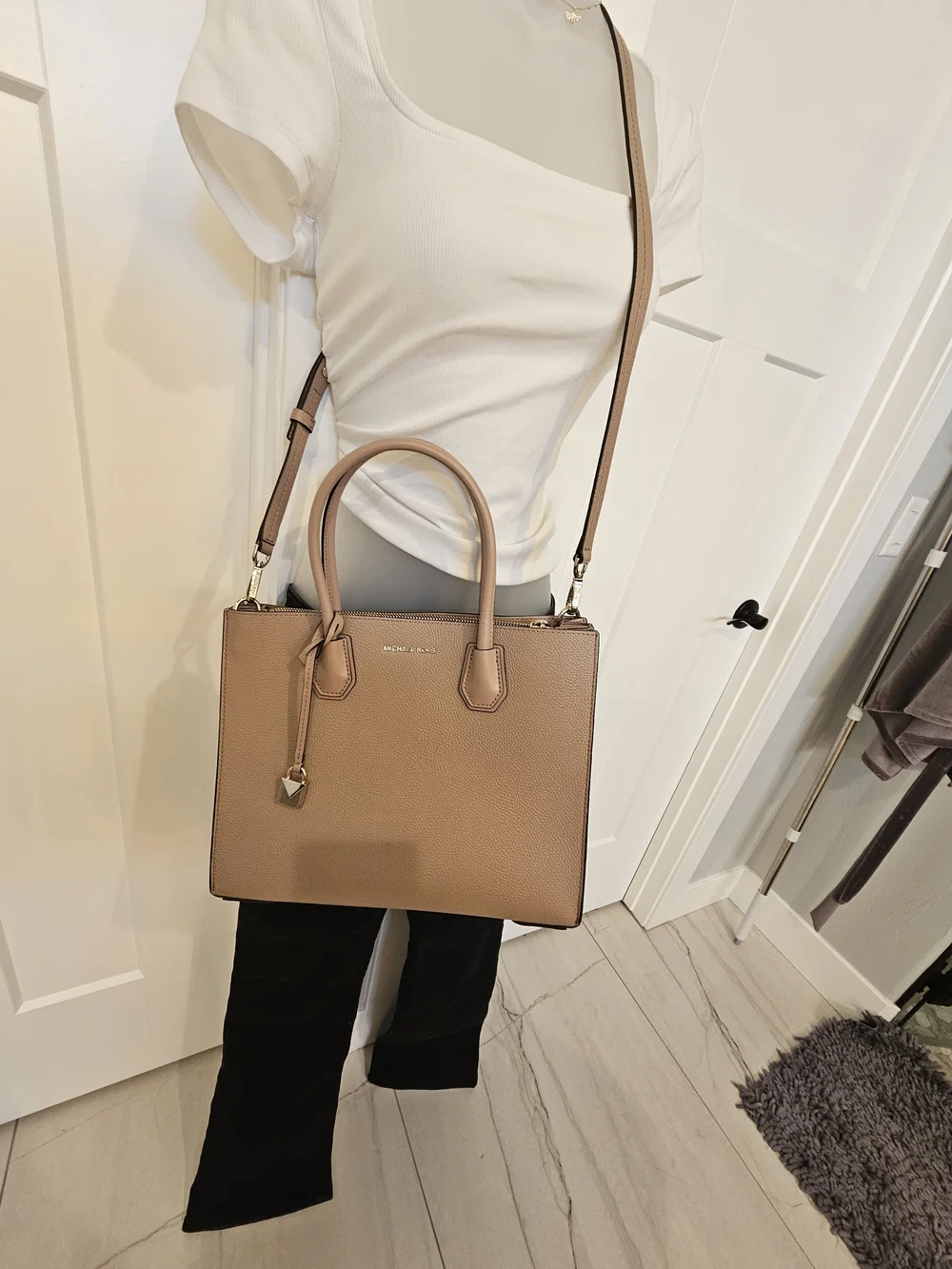 Michael Kors Women's Tote Bag in Taupe